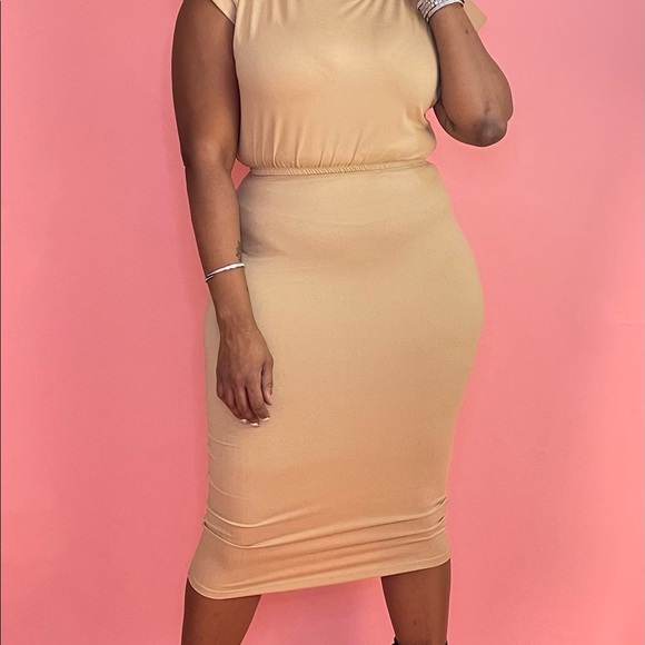 NEW FALL TRENDY KHAKI TWO PIECE PADDED CROP TOP SHIRT AND CALF LENGTH SKIRT SET - Picture 3 of 3